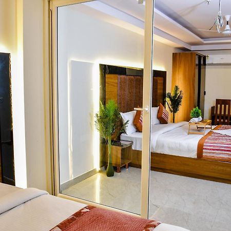 Hotel Yash Palace New Delhi Buitenkant foto