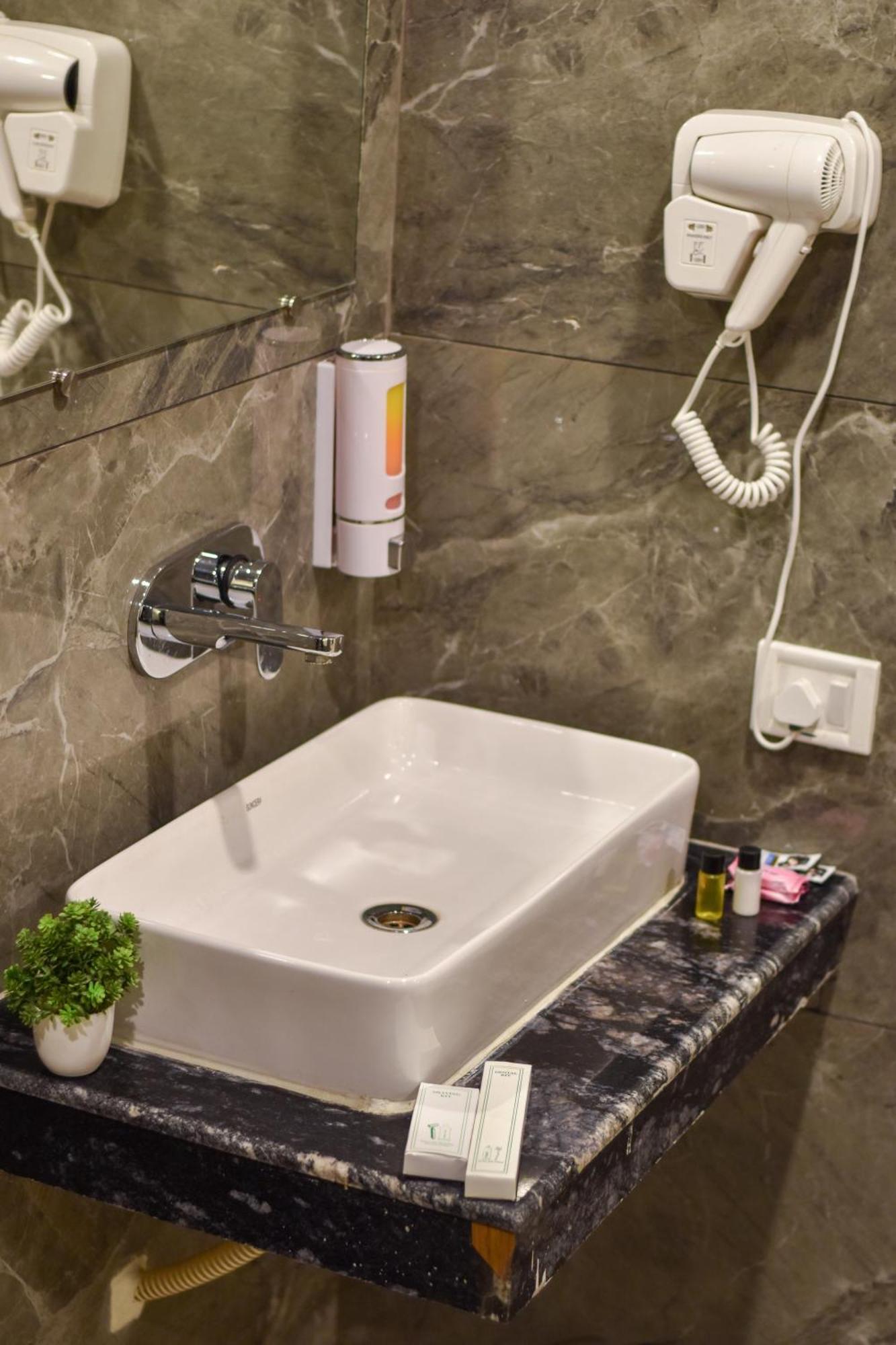 Hotel Yash Palace New Delhi Buitenkant foto